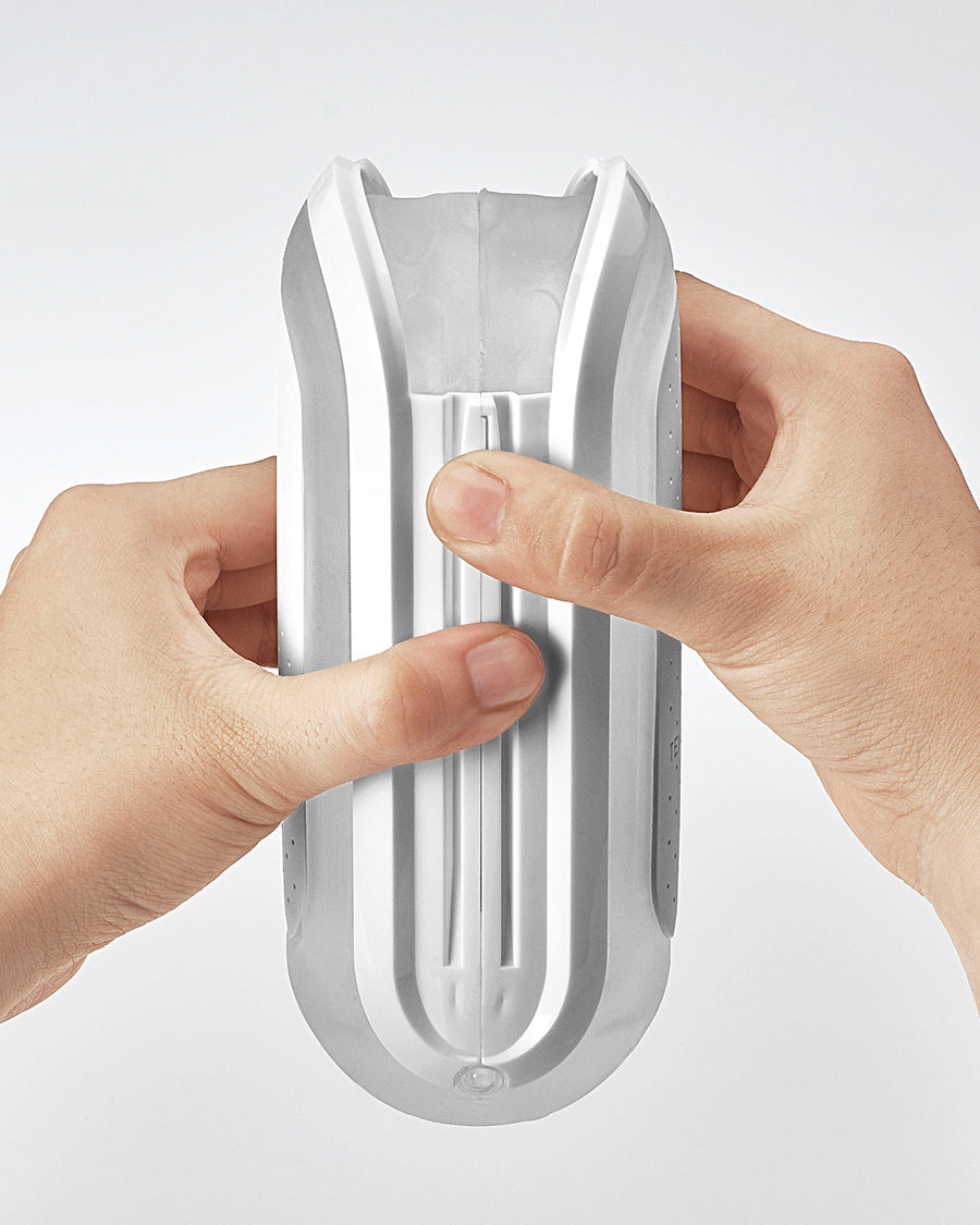 Opening the FLIP ZERO by pressing to release the clasps 